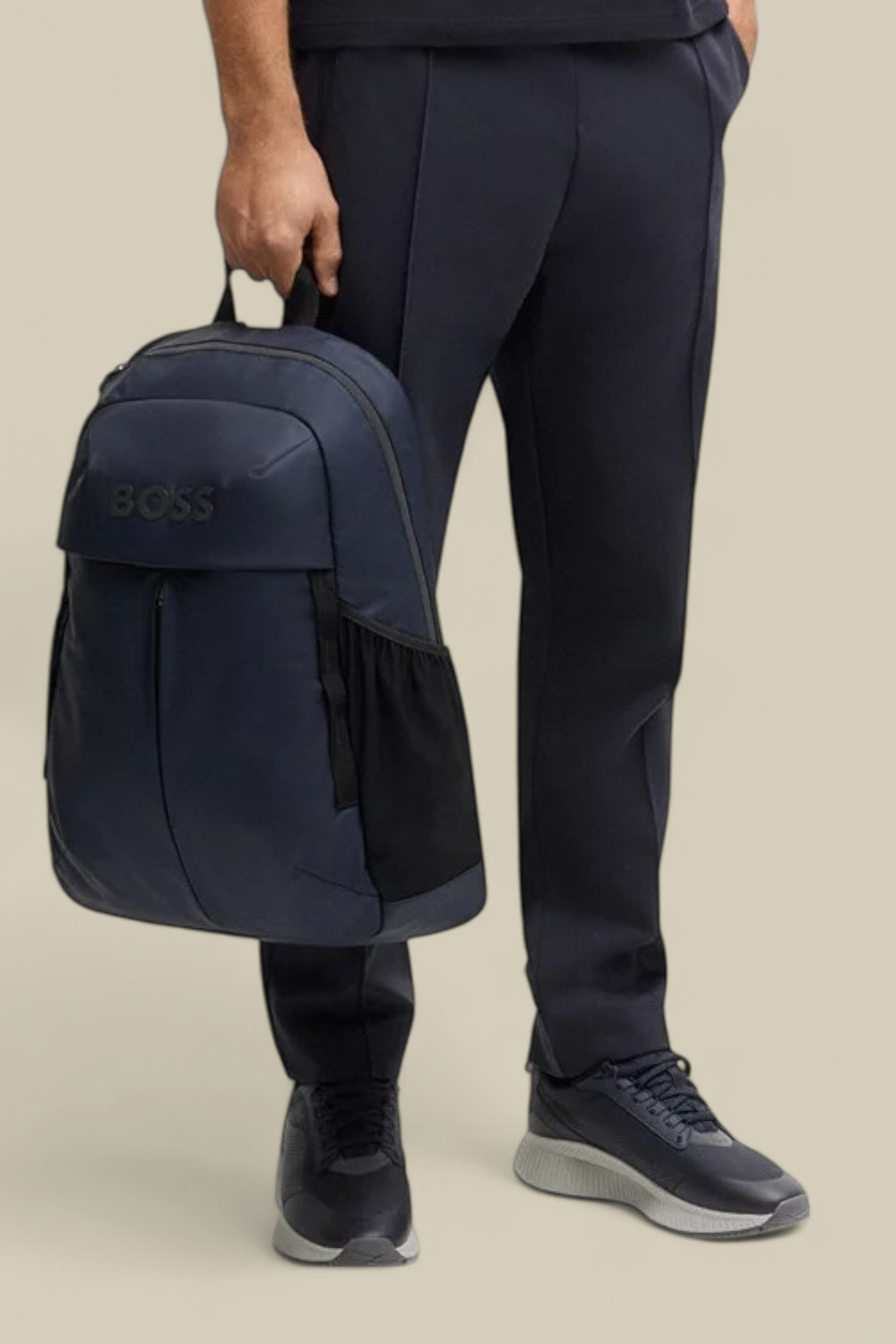 תמונת כל הלוק של נעלי סניקרס